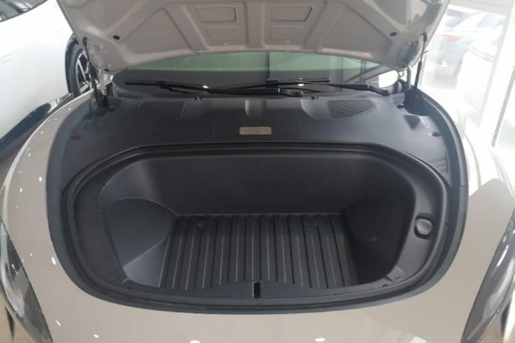 Used Xiaomi Auto SU7 2024 Rear-Drive Long-Range Intelligent Driving Version Engine Bay
