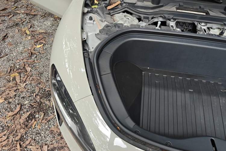 Used Xiaomi Auto SU7 2024 Rear-Drive Long-Range Intelligent Driving Version Engine Bay Right
