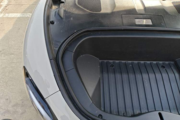 Used Xiaomi Auto SU7 2024 Four-Wheel Drive Ultra-Long Range Advanced Intelligent Driving Max Edition Engine Bay Right