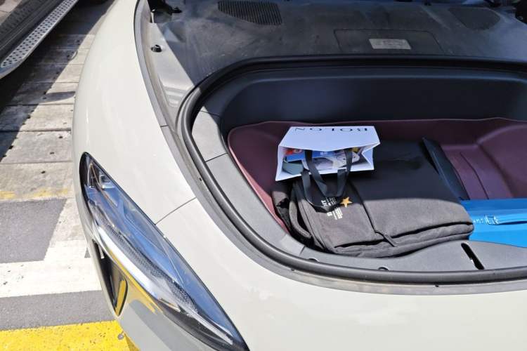 Used Xiaomi Auto SU7 2024 Four-Wheel Drive Ultra-Long Range Advanced Intelligent Driving Max Edition Engine Bay Right