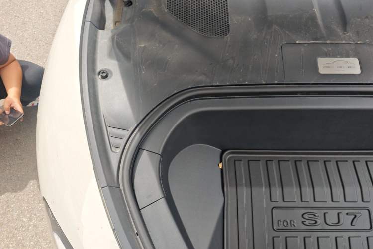 Used Xiaomi Auto SU7 2024 Rear-Drive Long-Range Intelligent Driving Version Engine Bay Right