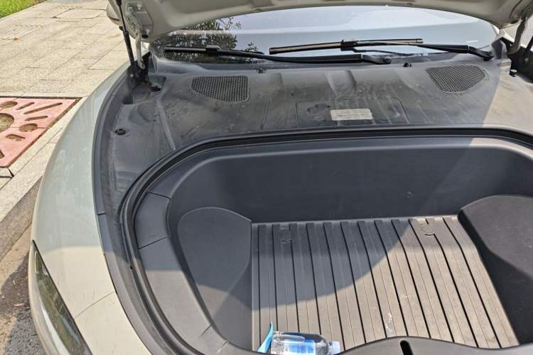 Used Xiaomi Auto SU7 2024 Rear-Drive Long-Range Intelligent Driving Version Engine Bay Right