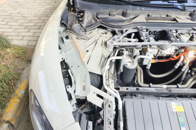 Used Xiaomi Auto SU7 2024 Rear-Drive Long-Range Intelligent Driving Version Engine Bay Right