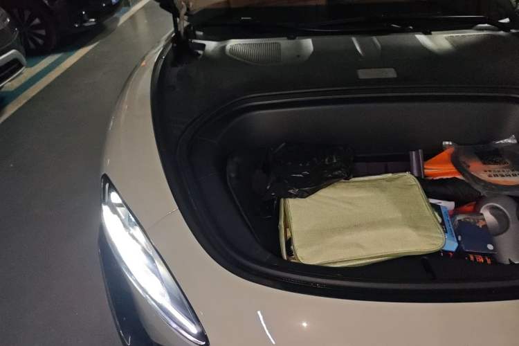 Used Xiaomi Auto SU7 2024 Rear-Drive Ultra-Long Range Advanced Pro-Level Intelligent Driving Version Engine Bay Right