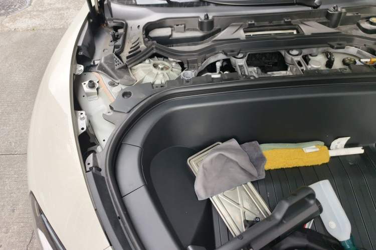 Used Xiaomi Auto SU7 2024 Four-Wheel Drive Ultra-Long Range Advanced Intelligent Driving Max Edition Engine Bay Right