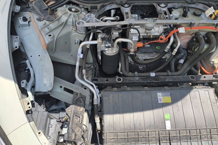 Used Xiaomi Auto SU7 2024 Four-Wheel Drive Ultra-Long Range Advanced Intelligent Driving Max Edition Engine Bay Right
