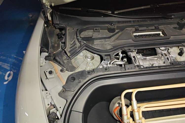 Used Xiaomi Auto SU7 2024 Four-Wheel Drive Ultra-Long Range Advanced Intelligent Driving Max Edition Engine Bay Right