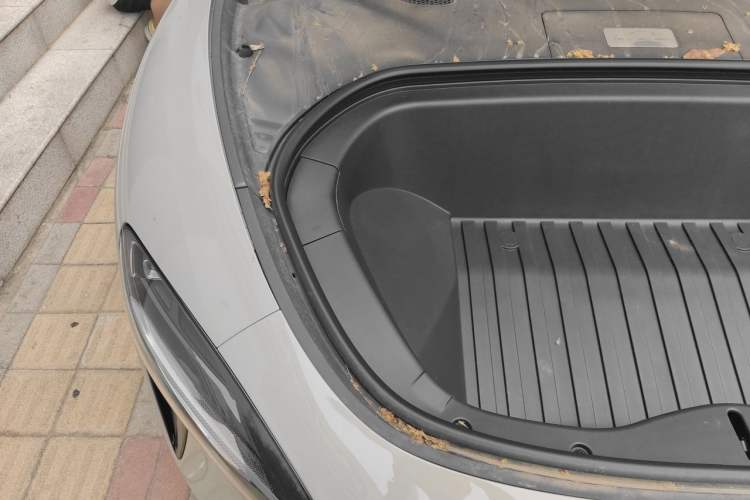 Used Xiaomi Auto SU7 2024 Rear-Drive Long-Range Intelligent Driving Version Engine Bay Right