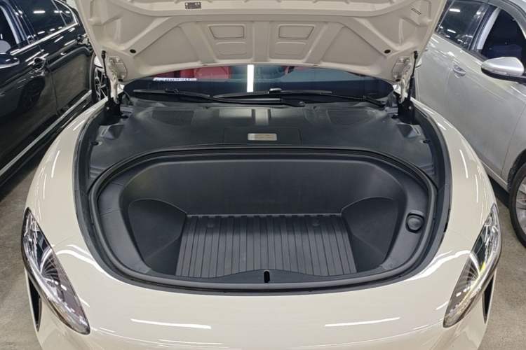 Used Xiaomi Auto SU7 2024 Rear-Drive Long-Range Intelligent Driving Version Engine Bay