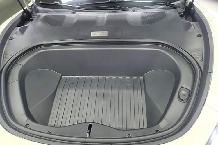 Used Xiaomi Auto SU7 2024 Rear-Drive Long-Range Intelligent Driving Version Engine Bay