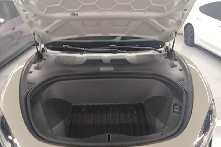 Used Xiaomi Auto SU7 2024 Four-Wheel Drive Ultra-Long Range Advanced Intelligent Driving Max Edition Engine Bay