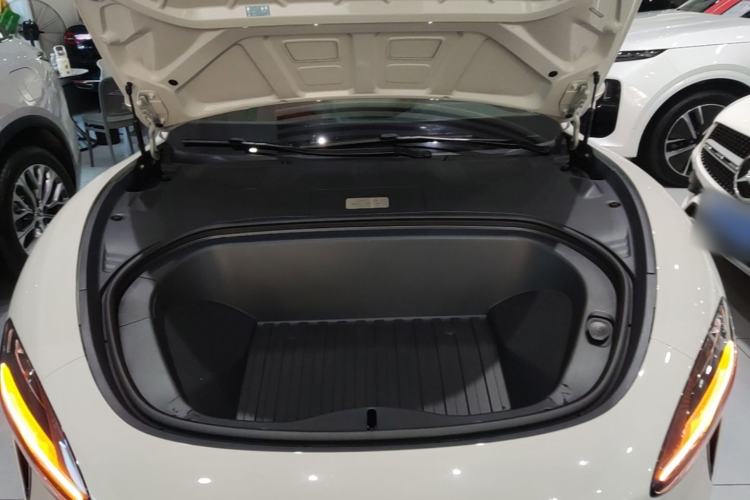 Used Xiaomi Auto SU7 2024 Rear-Drive Long-Range Intelligent Driving Version Engine Bay