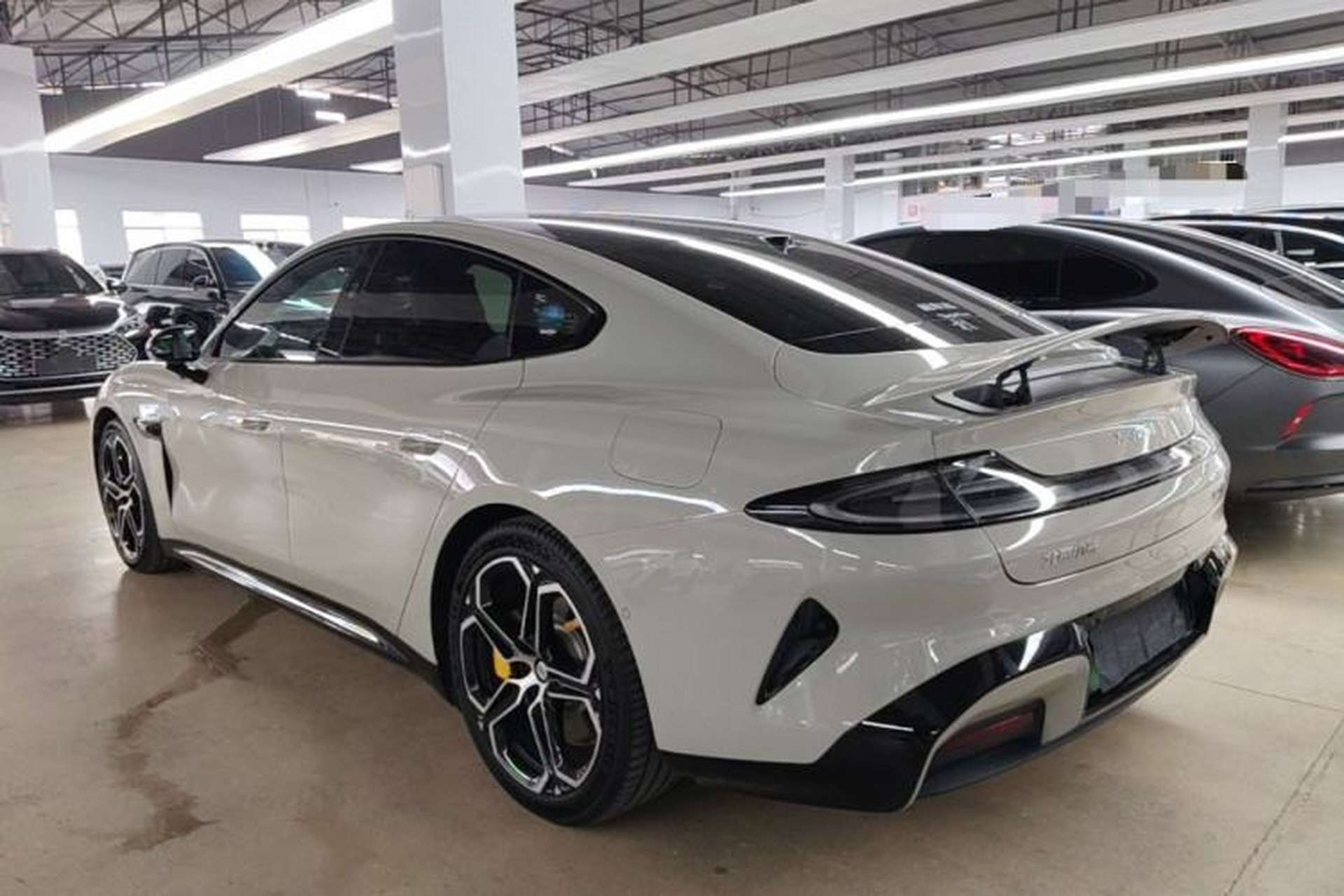 Used Xiaomi Auto SU7 2024 Four-Wheel Drive Ultra-Long Range Advanced Intelligent Driving Max Edition Exterior 2