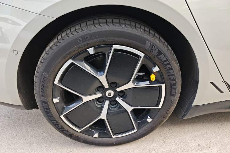 Used Xiaomi Auto SU7 2024 Rear-Drive Ultra-Long Range Advanced Pro-Level Intelligent Driving Version Exterior 3