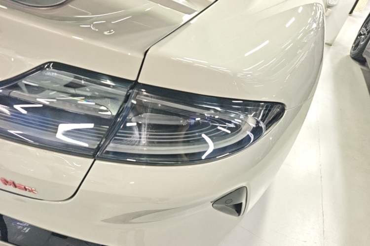 Used Xiaomi Auto SU7 2024 Four-Wheel Drive Ultra-Long Range Advanced Intelligent Driving Max Edition Exterior 3