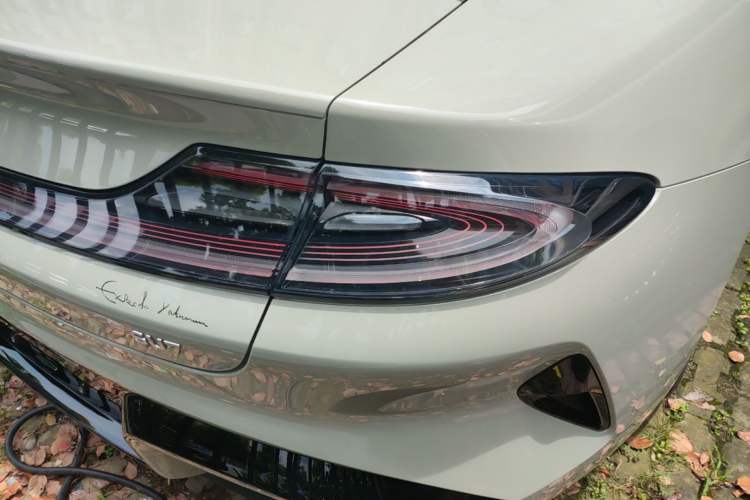 Used Xiaomi Auto SU7 2024 Rear-Drive Long-Range Intelligent Driving Version Exterior 3
