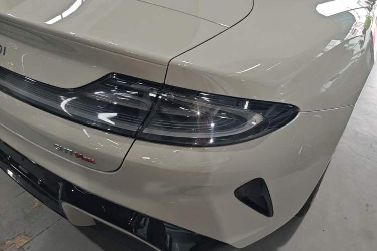 Used Xiaomi Auto SU7 2024 Four-Wheel Drive Ultra-Long Range Advanced Intelligent Driving Max Edition Exterior 3