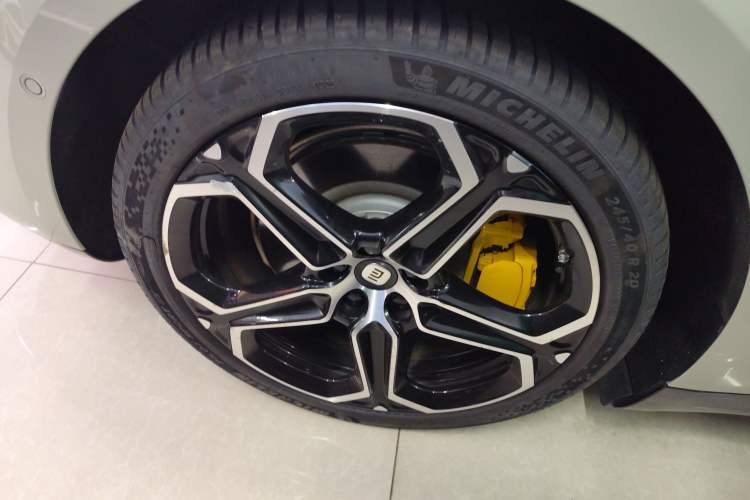 Used Xiaomi Auto SU7 2024 Rear-Drive Ultra-Long Range Advanced Pro-Level Intelligent Driving Version Exterior 3