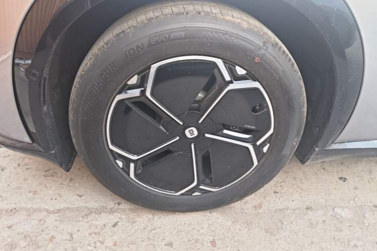 Used Xiaomi Auto SU7 2024 Rear-Drive Long-Range Intelligent Driving Version Exterior 4