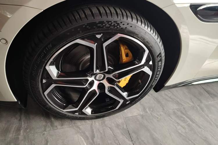 Used Xiaomi Auto SU7 2024 Rear-Drive Long-Range Intelligent Driving Version Exterior 4