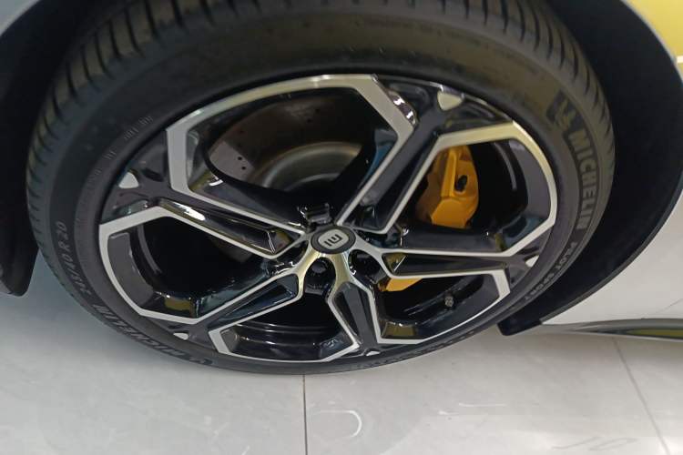 Used Xiaomi Auto SU7 2024 Four-Wheel Drive Ultra-Long Range Advanced Intelligent Driving Max Edition Exterior 4
