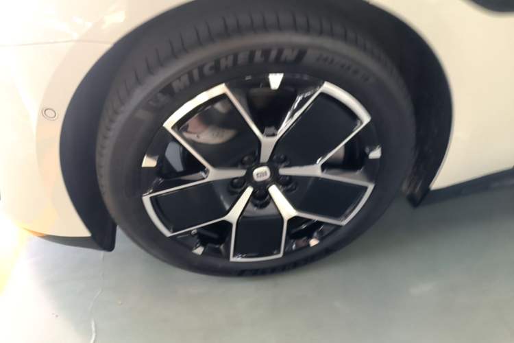Used Xiaomi Auto SU7 2024 Rear-Drive Long-Range Intelligent Driving Version Exterior 4