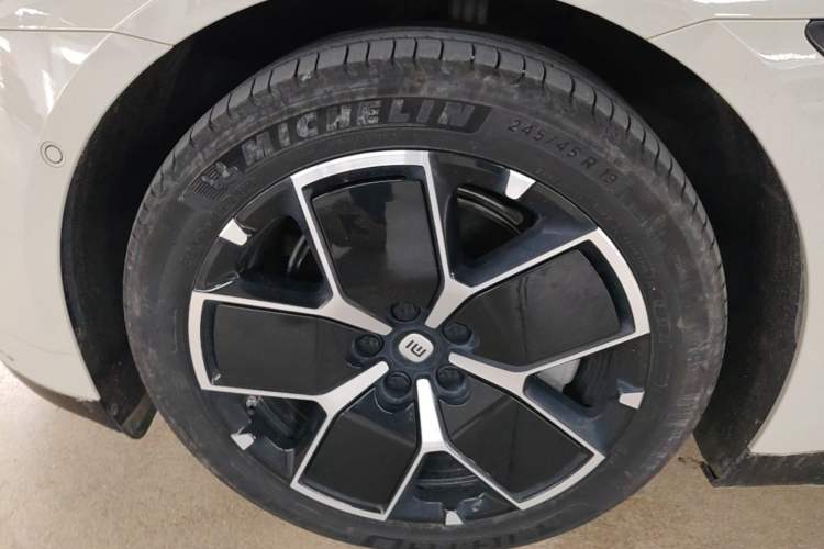 Used Xiaomi Auto SU7 2024 Rear-Drive Long-Range Intelligent Driving Version Exterior 4