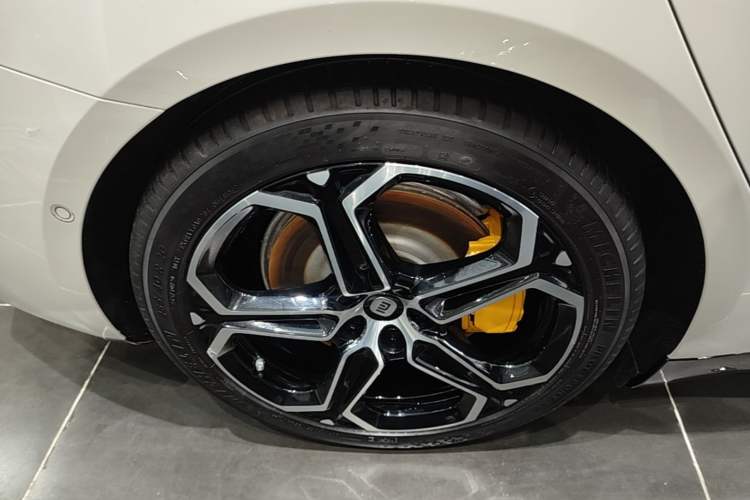 Used Xiaomi Auto SU7 2024 Four-Wheel Drive Ultra-Long Range Advanced Intelligent Driving Max Edition Exterior 5
