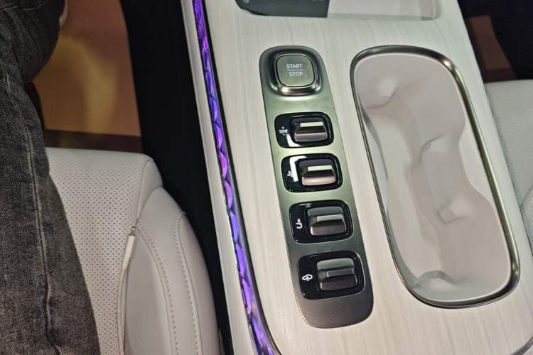 Used Xiaomi Auto SU7 2024 Four-Wheel Drive Ultra-Long Range Advanced Intelligent Driving Max Edition Gear Lever