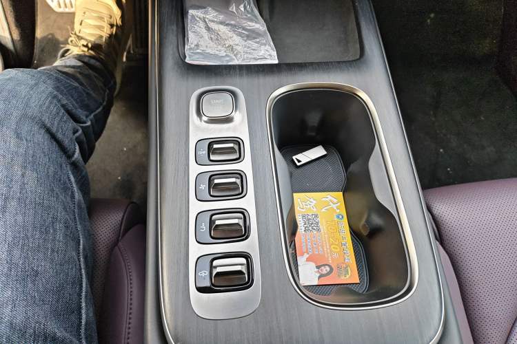 Used Xiaomi Auto SU7 2024 Four-Wheel Drive Ultra-Long Range Advanced Intelligent Driving Max Edition Gear Lever