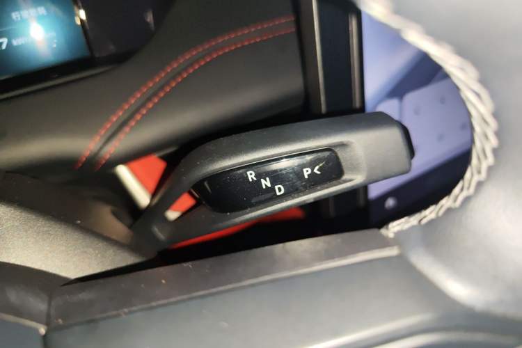 Used Xiaomi Auto SU7 2024 Rear-Drive Long-Range Intelligent Driving Version Gear Lever
