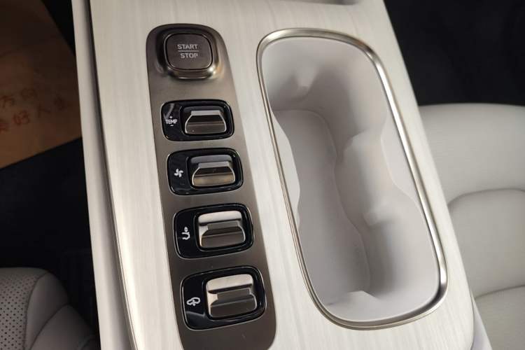 Used Xiaomi Auto SU7 2024 Four-Wheel Drive Ultra-Long Range Advanced Intelligent Driving Max Edition Gear Lever