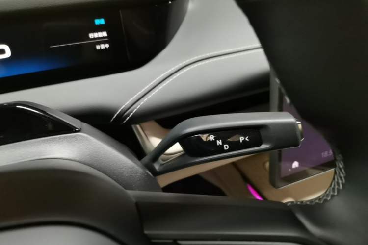 Used Xiaomi Auto SU7 2024 Rear-Drive Ultra-Long Range Advanced Pro-Level Intelligent Driving Version Gear Lever