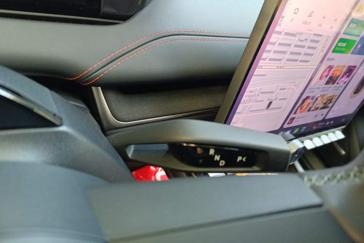 Used Xiaomi Auto SU7 2024 Four-Wheel Drive Ultra-Long Range Advanced Intelligent Driving Max Edition Gear Lever