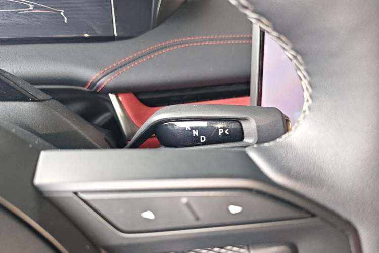 Used Xiaomi Auto SU7 2024 Four-Wheel Drive Ultra-Long Range Advanced Intelligent Driving Max Edition Gear Lever