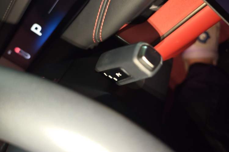 Used Xiaomi Auto SU7 2024 Four-Wheel Drive Ultra-Long Range Advanced Intelligent Driving Max Edition Gear Lever