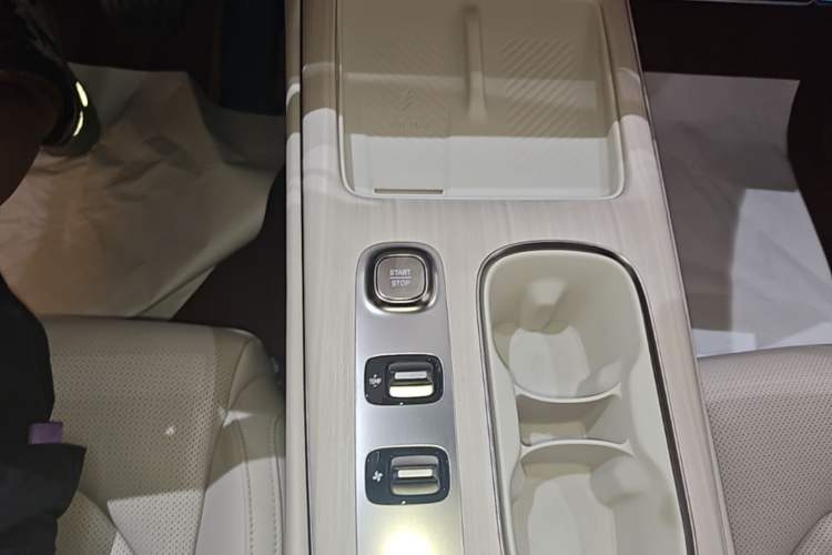 Used Xiaomi Auto SU7 2024 Rear-Drive Long-Range Intelligent Driving Version Gear Lever