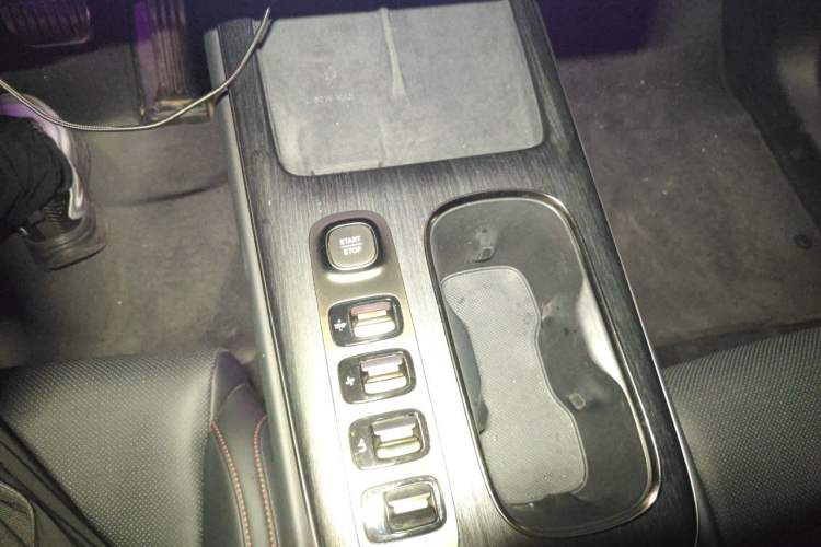 Used Xiaomi Auto SU7 2024 Four-Wheel Drive Ultra-Long Range Advanced Intelligent Driving Max Edition Gear Lever