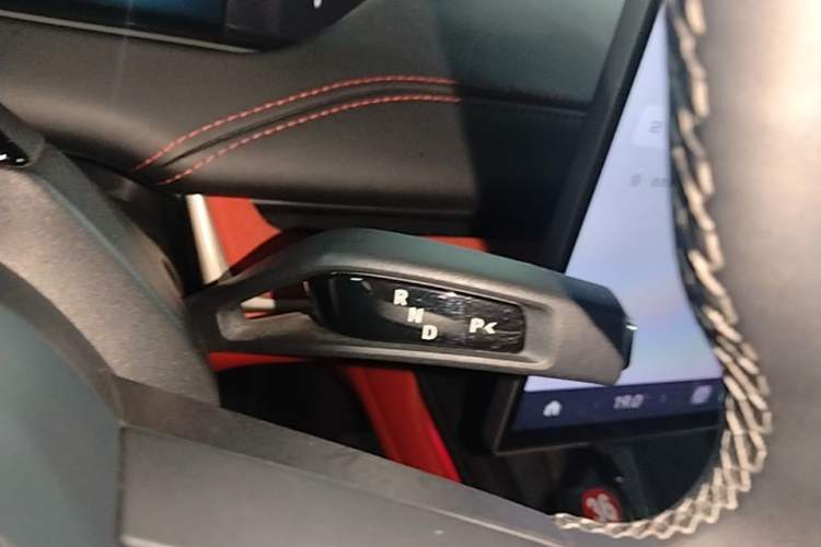 Used Xiaomi Auto SU7 2024 Four-Wheel Drive Ultra-Long Range Advanced Intelligent Driving Max Edition Gear Lever