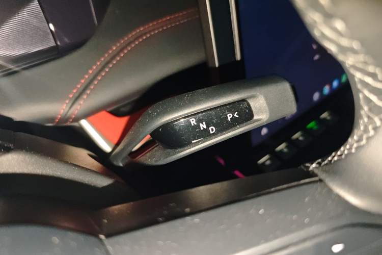 Used Xiaomi Auto SU7 2024 Four-Wheel Drive Ultra-Long Range Advanced Intelligent Driving Max Edition Gear Lever