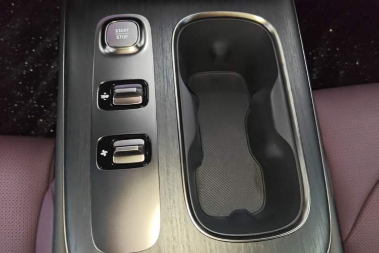 Used Xiaomi Auto SU7 2024 Rear-Drive Ultra-Long Range Advanced Pro-Level Intelligent Driving Version Gear Lever