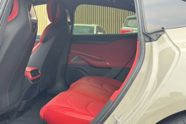 Used Xiaomi Auto SU7 2024 Rear-Drive Long-Range Intelligent Driving Version Interior 1