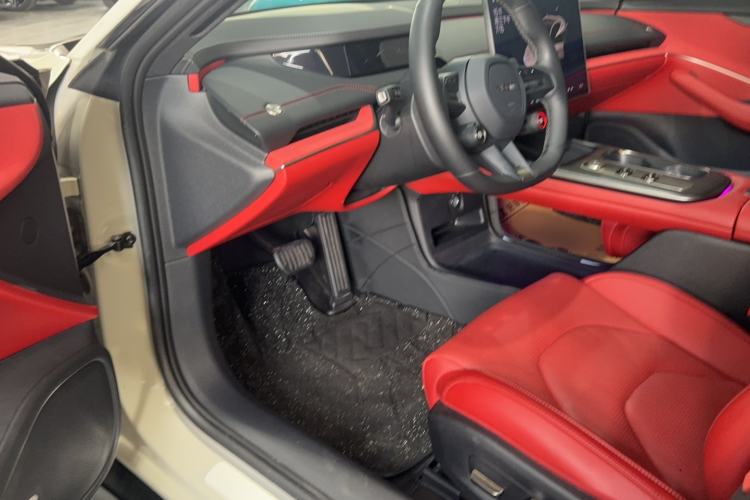 Used Xiaomi Auto SU7 2024 Rear-Drive Long-Range Intelligent Driving Version Interior 1