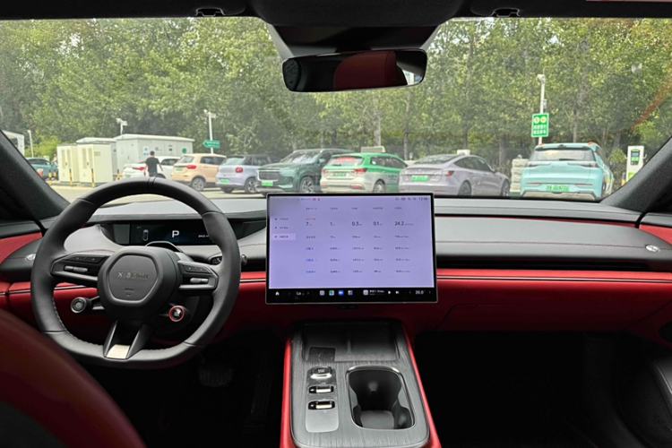 Used Xiaomi Auto SU7 2024 Rear-Drive Long-Range Intelligent Driving Version Interior 1