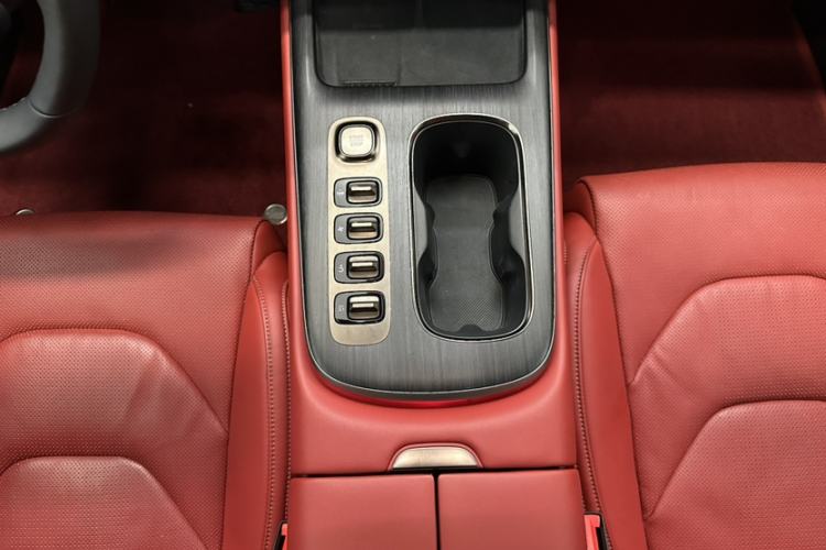 Used Xiaomi Auto SU7 2024 Rear-Drive Ultra-Long Range Advanced Pro-Level Intelligent Driving Version Interior 1