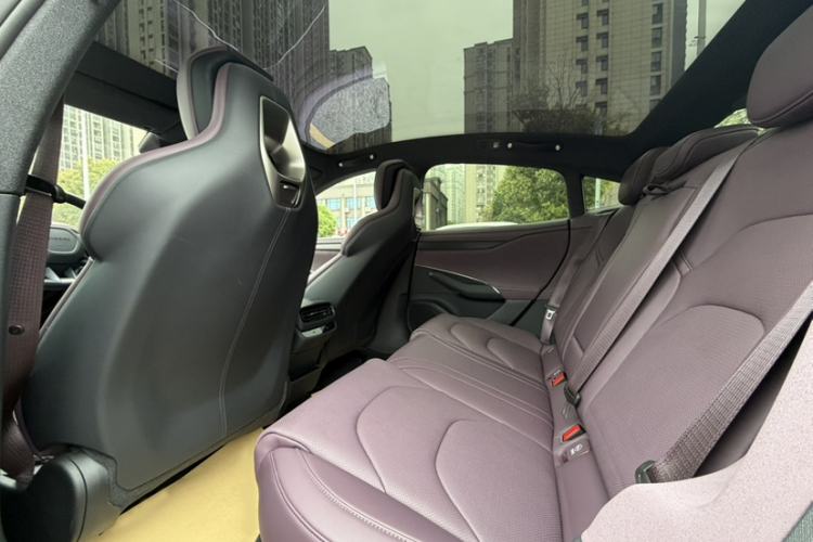 Used Xiaomi Auto SU7 2024 Rear-Drive Ultra-Long Range Advanced Pro-Level Intelligent Driving Version Interior 1