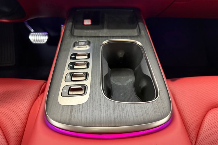 Used Xiaomi Auto SU7 2024 Four-Wheel Drive Ultra-Long Range Advanced Intelligent Driving Max Edition Interior 11