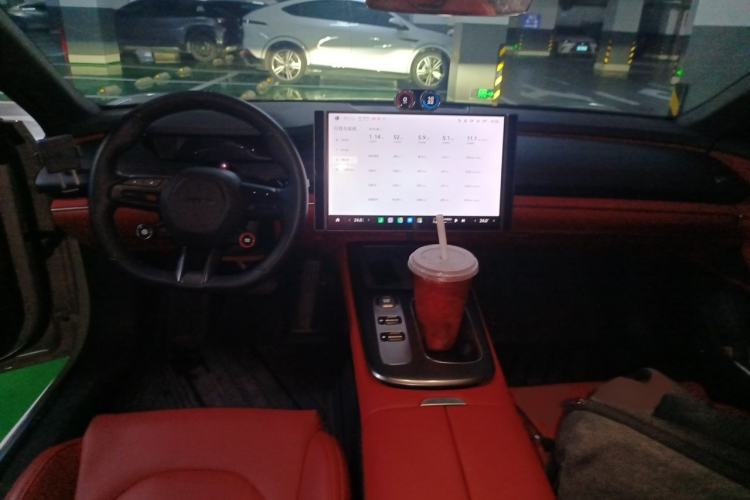 Used Xiaomi Auto SU7 2024 Rear-Drive Long-Range Intelligent Driving Version Interior 2