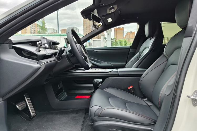 Used Xiaomi Auto SU7 2024 Four-Wheel Drive Ultra-Long Range Advanced Intelligent Driving Max Edition Interior 2