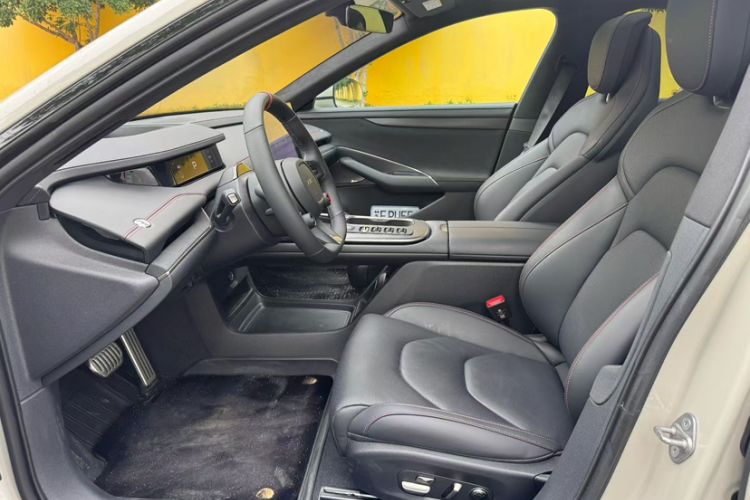 Used Xiaomi Auto SU7 2024 Four-Wheel Drive Ultra-Long Range Advanced Intelligent Driving Max Edition Interior 2